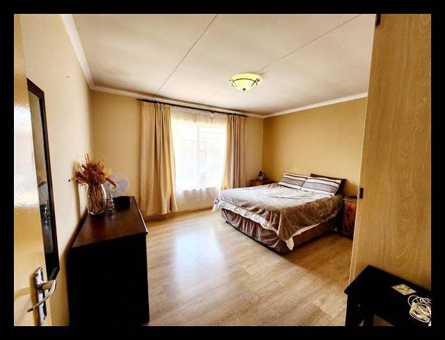 2 BEDROOM CLUSTER FOR SALE IN BONAERO PARK